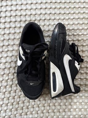 Nike Kids size 3.5 Black and White Air Max